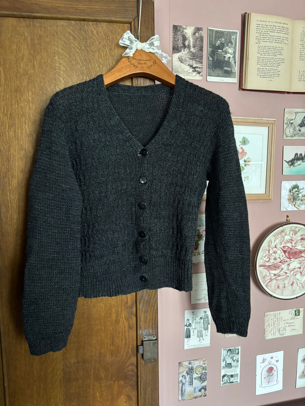 Cardigan court gris anthracite tricoté main – T.34/36 – Années 60