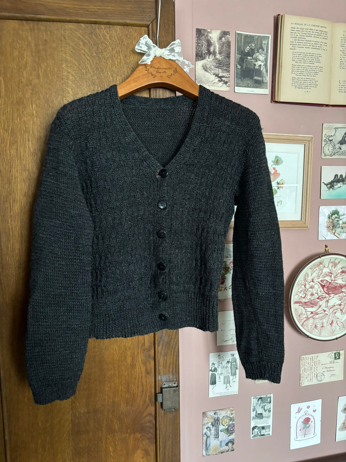 Cardigan court gris anthracite tricoté main – T.34/36 – Années 60