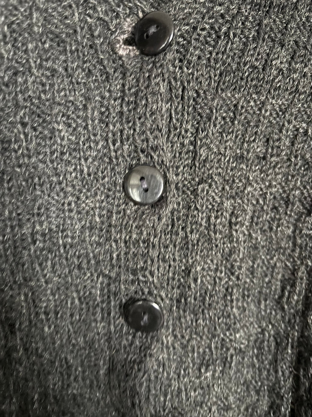 Cardigan court gris anthracite tricoté main – T.34/36 – Années 60