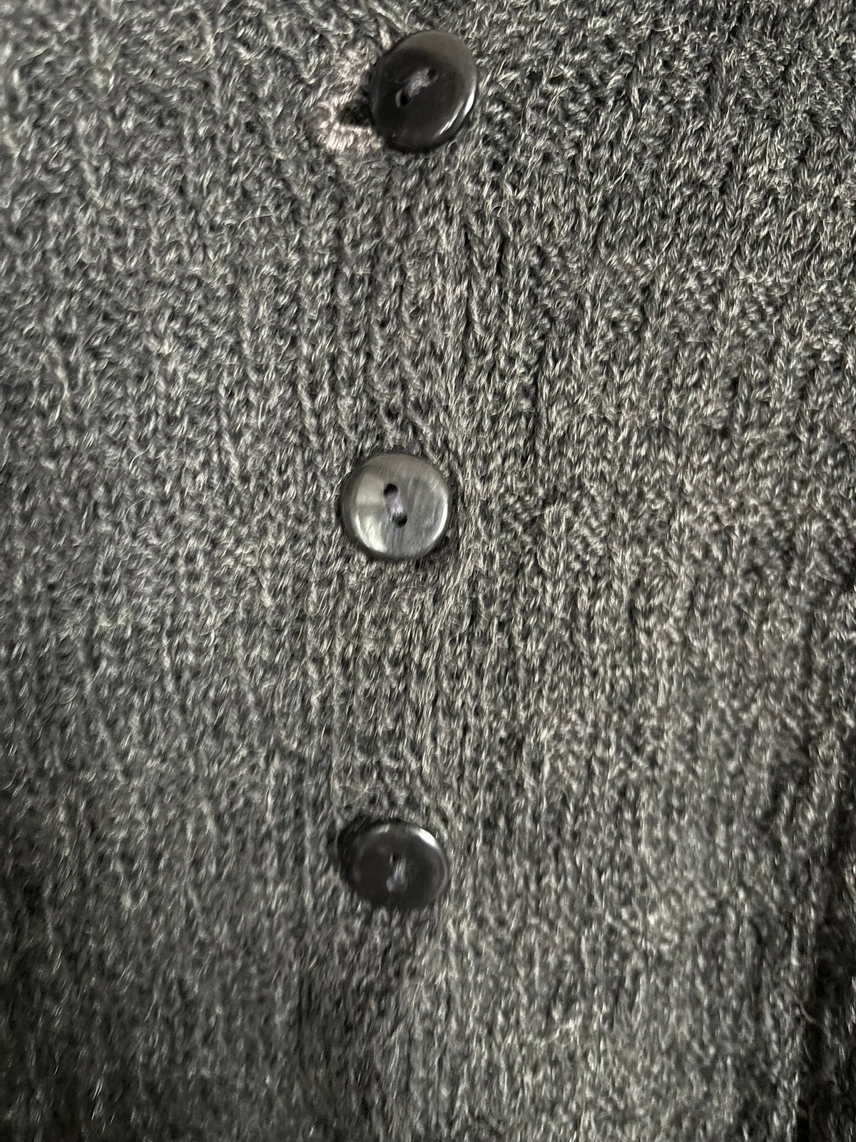 Cardigan court gris anthracite tricoté main – T.34/36 – Années 60