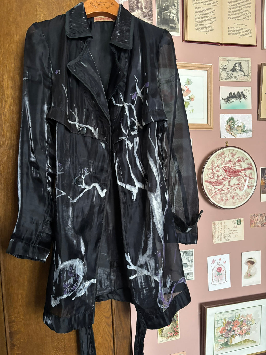 Trench transparent noir à motifs floraux – T.36/38 – Années 2000