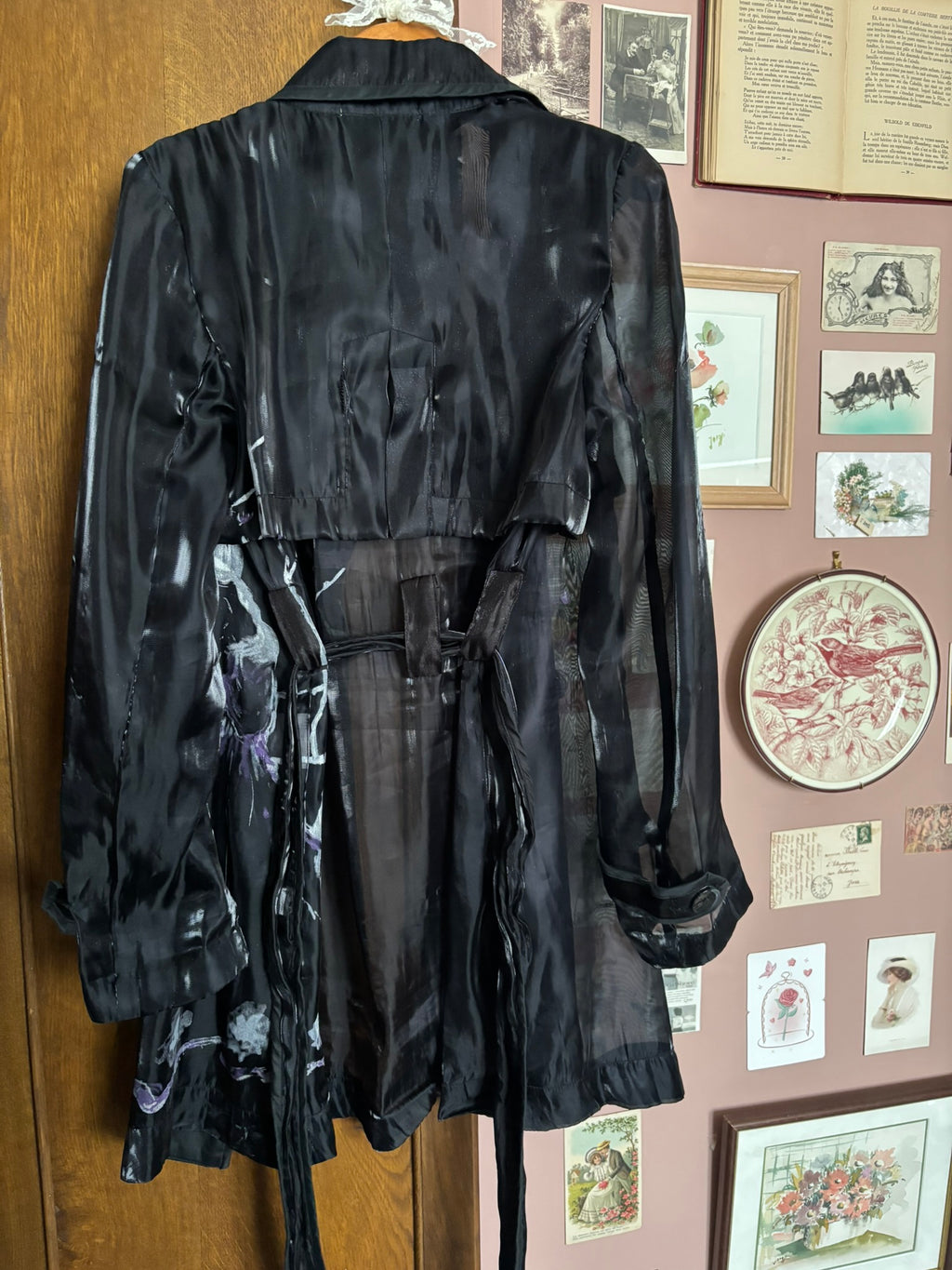 Trench transparent noir à motifs floraux – T.36/38 – Années 2000