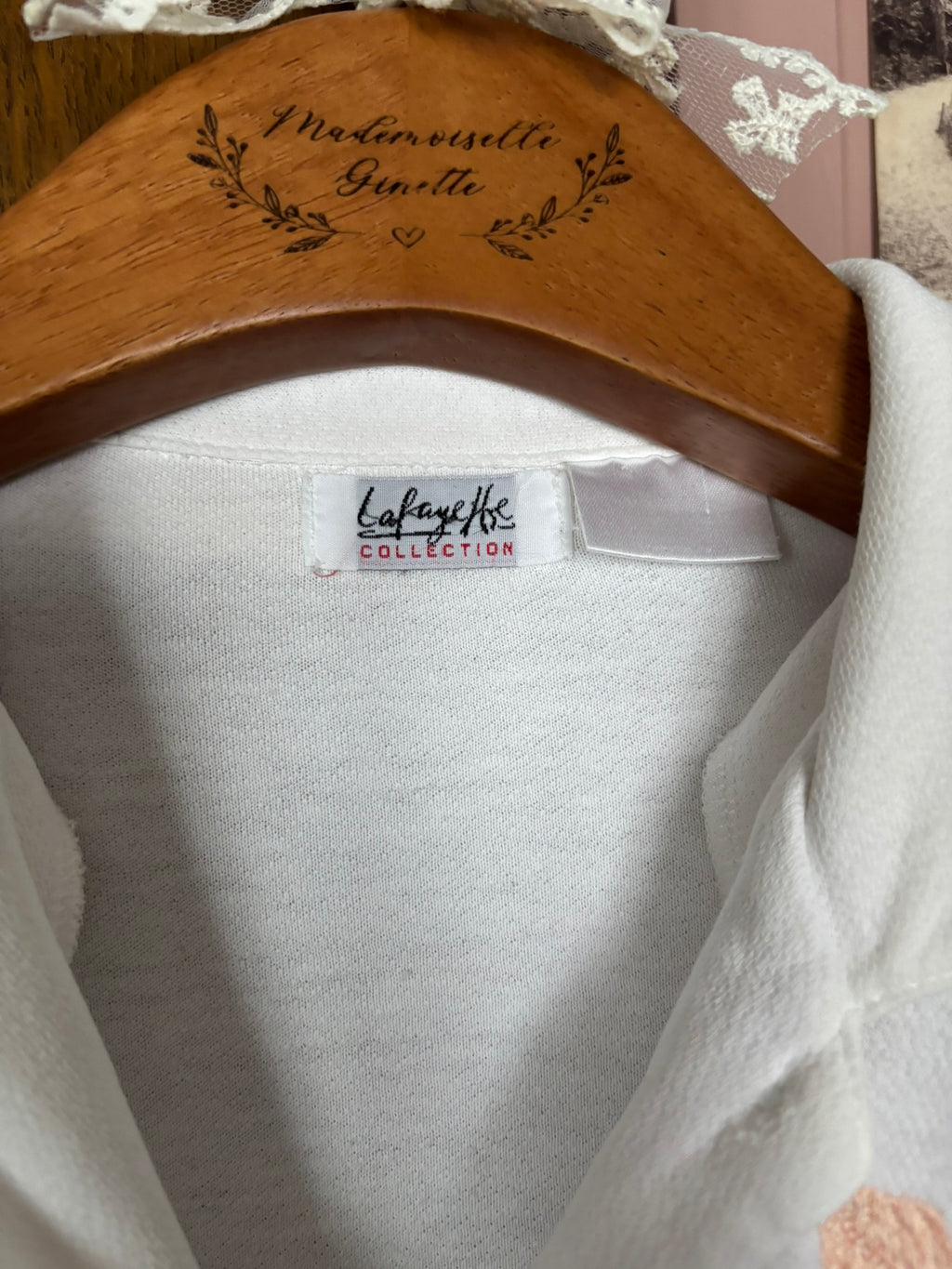 Chemise blanche à broderies florales pêche – T.40/42 – Années 90