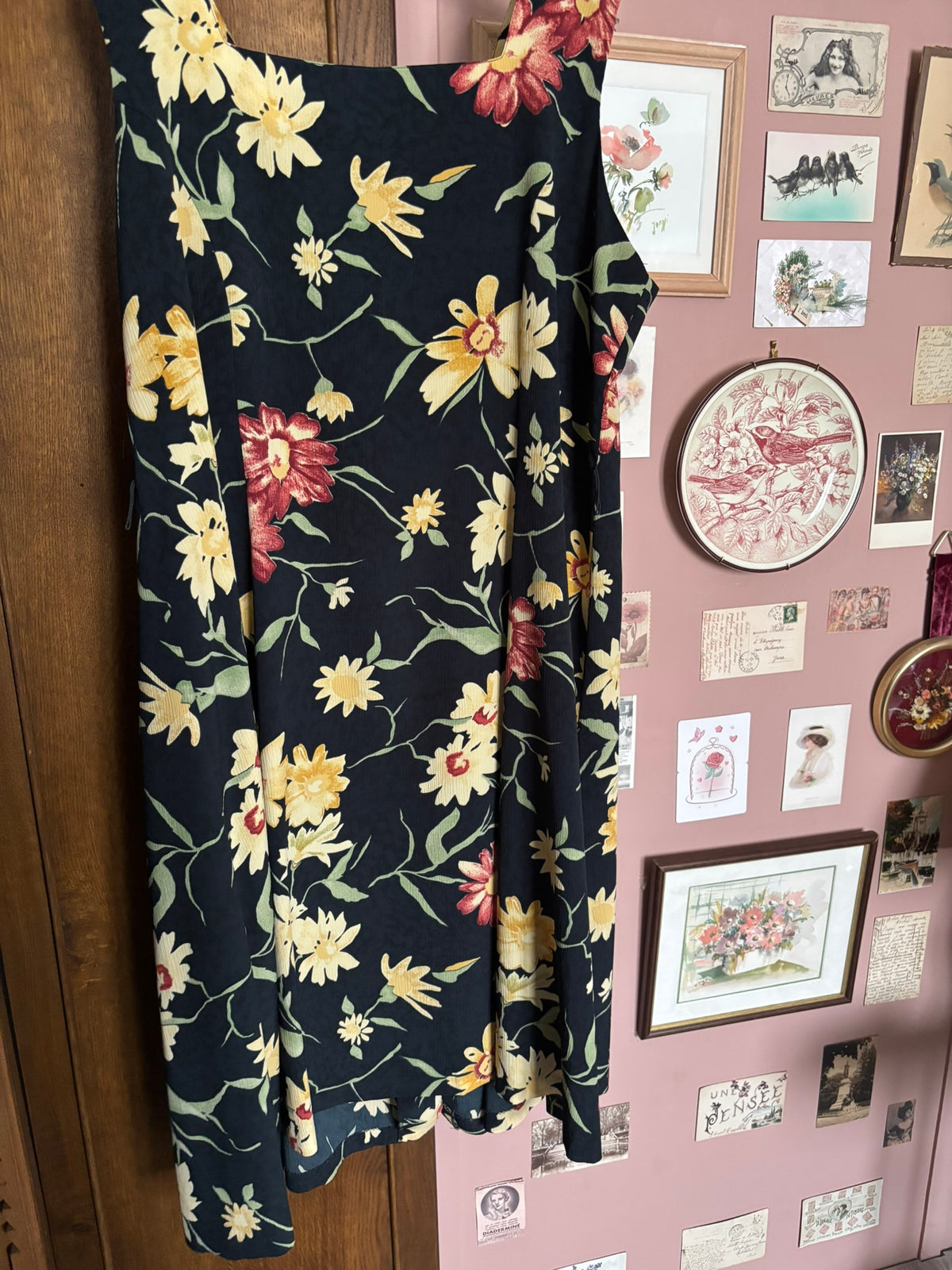 Robe midi fleurie bleu marine à boutons – T.50/52 – Années 90