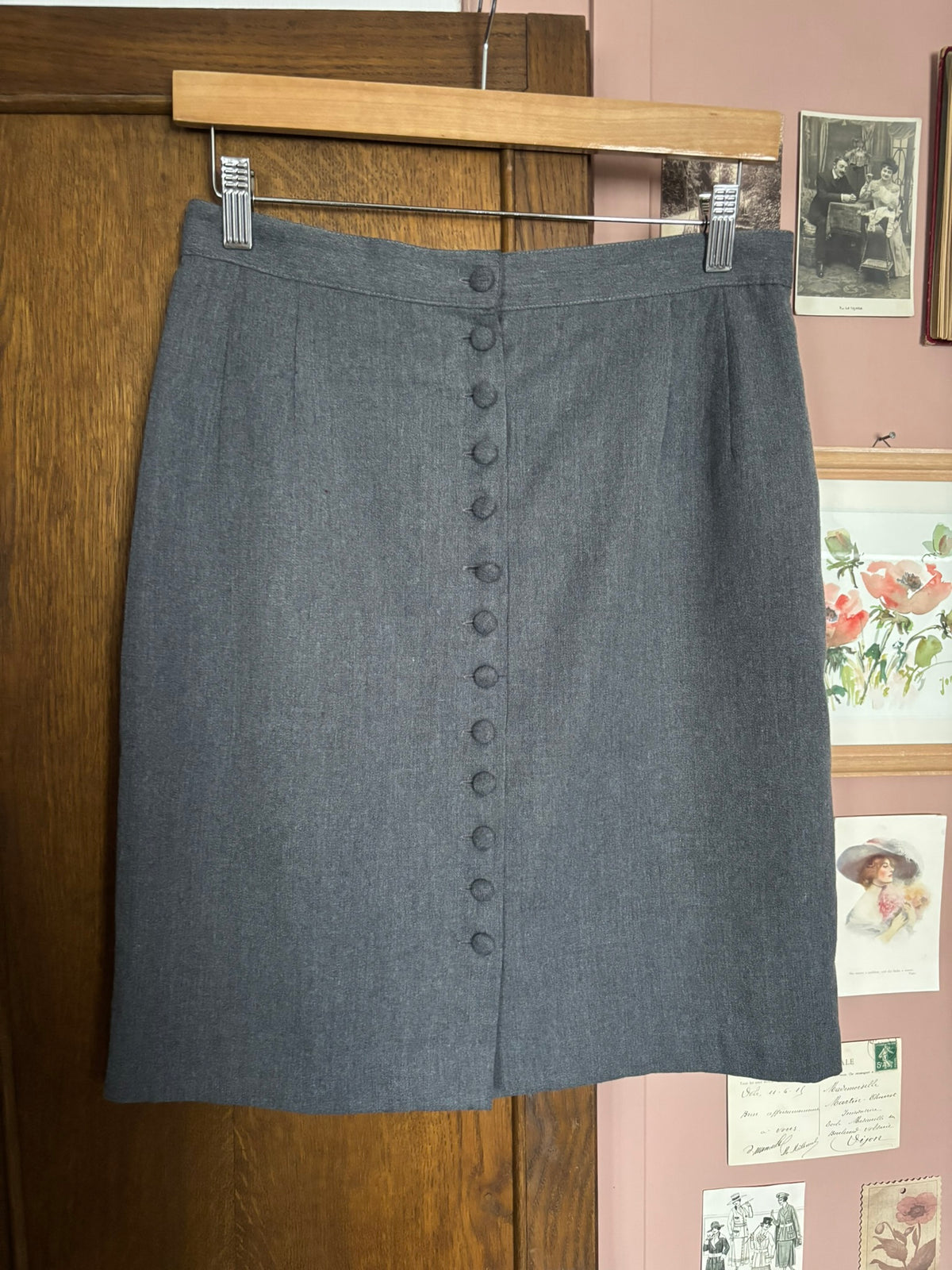 Jupe courte grise à boutons recouverts – T.38/40 – Années 80/90