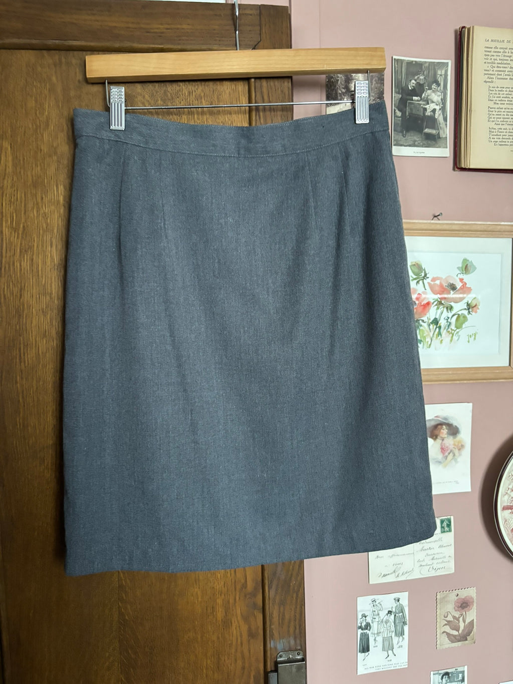Grey short skirt with fabric-covered buttons – Size 38/40 – 80s/90s