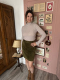 Olive green suede straight skirt with belt – Size 8/10 (US) / 36/38 (EU) – 80s/90s