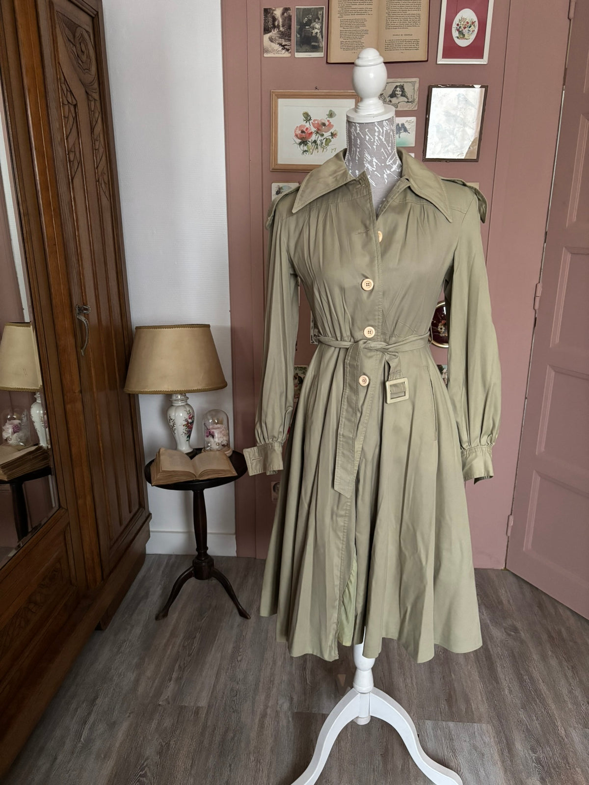 Trench vintage kaki clair à taille ceinturée – O’Trio Créations Paris –T.34/36- Années 80