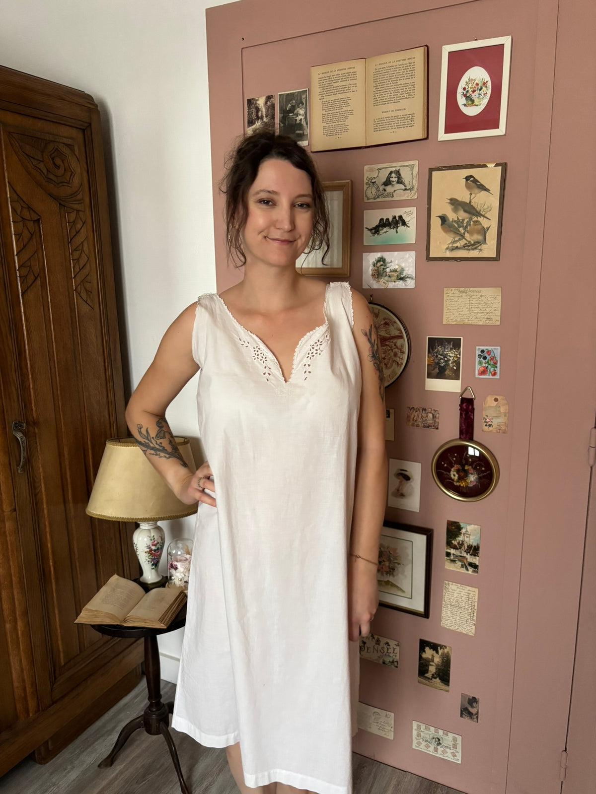 Chemise de nuit ancienne en coton blanc brodé – T.38 à 44 – Début XXe siècle