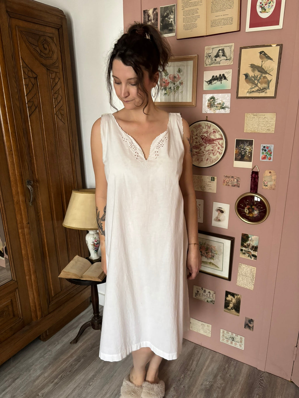 Chemise de nuit ancienne en coton blanc brodé – T.38 à 44 – Début XXe siècle